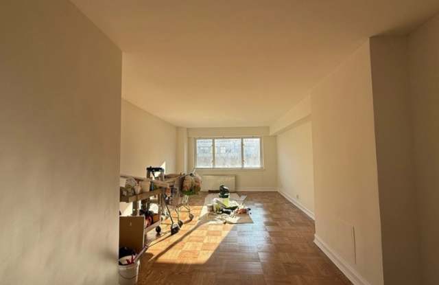 Photo of 196 E 71st St