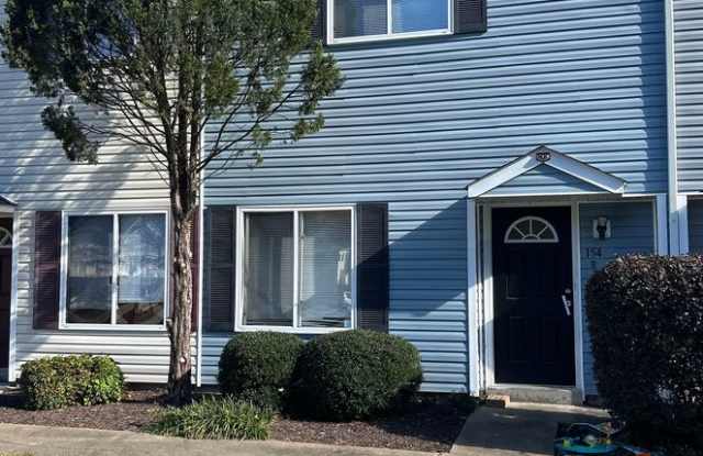 Photo of 3 bedroom / 1.5 bathroom - Timberwoods