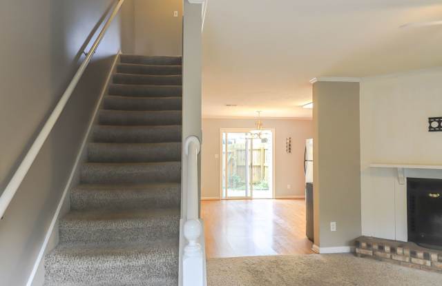 2 Bedroom Townhome in Augusta!