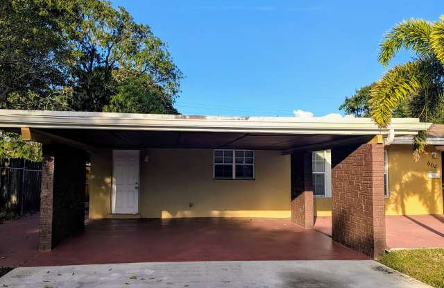 Photo of 664 W Melrose Cir