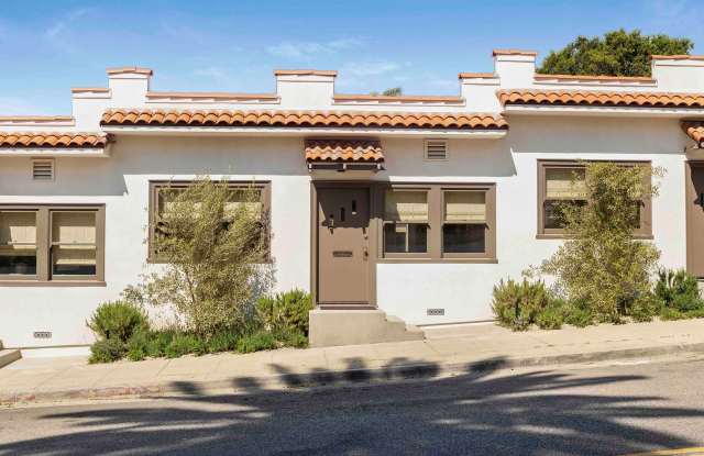 1 Bed / 1 Bath Bungalow - 2 Blocks from the beach in Santa Monica