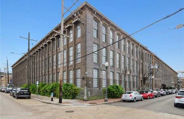 920 POEYFARRE Street