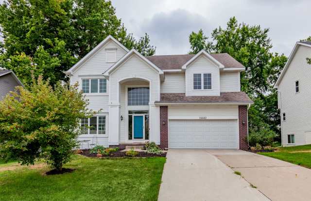 THOUGHTFULLY UPDATED!! 4 Bedroom, 3 Bathroom Home in Urbandale!