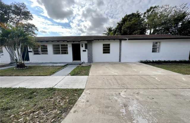 3104 SW 10th St - 3104 Southwest 10th Street, Miami, FL 33135