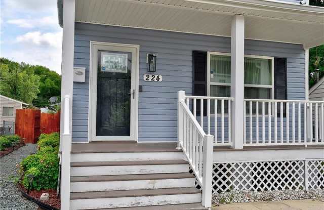 224 Taylor Avenue W