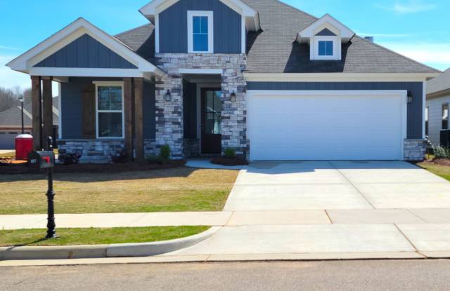 BEAUTIFUL HOME in the Desirable Hedgefield subdivision in Prattville.