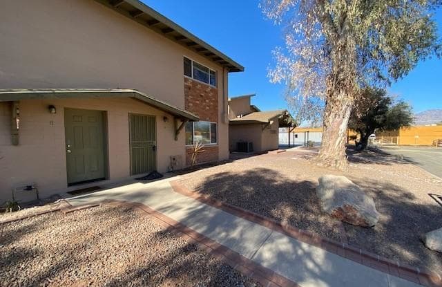 953 N Desert Avenue - 953 North Desert Avenue, Tucson, AZ 85711