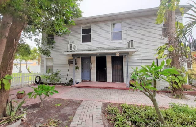 47 W Tarpon Ave, Unit #4 - 47 West Tarpon Avenue, Tarpon Springs, FL 34689