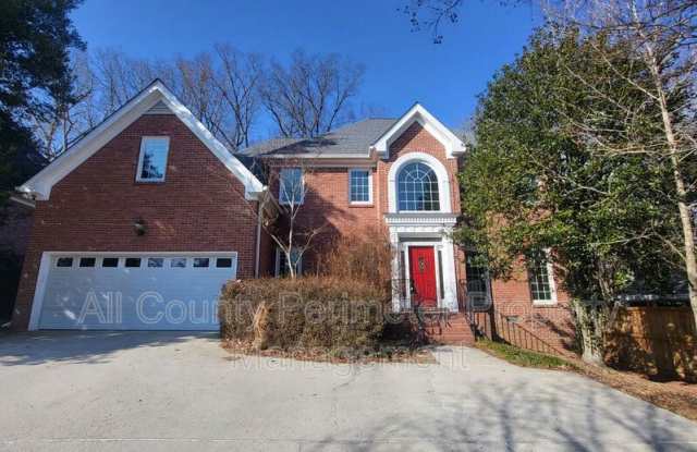 2438 Kings Arms Dr NE