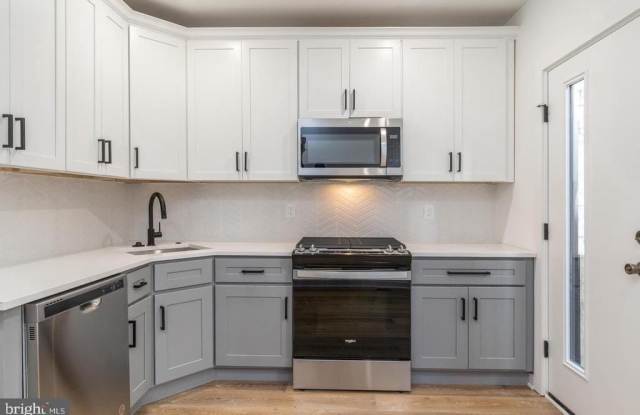 1325 BUTTONWOOD STREET