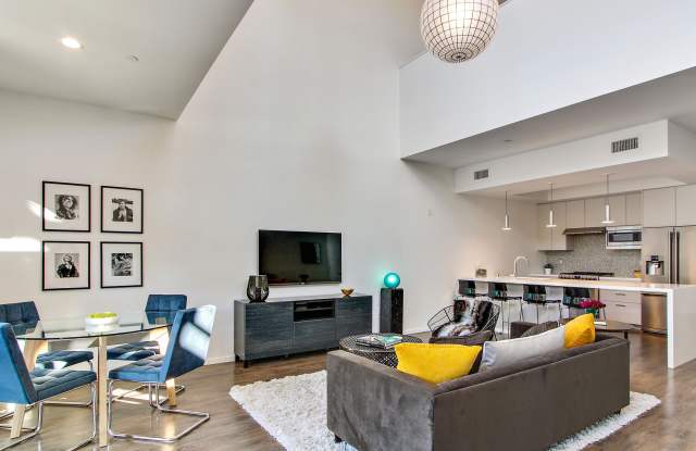 1342 North Hayworth Avenue - 201