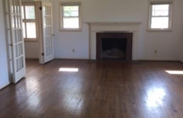 229 Cedar Crest- 3 Bedroom 2.5 Bath- Near Campus