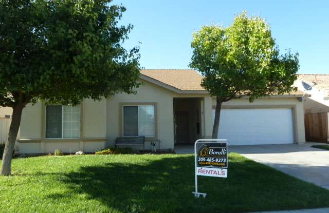 REDUCED! Cozy 3 Bedroom 2 Bath Home