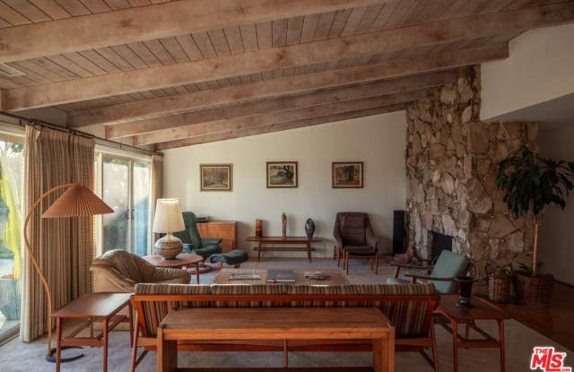 Photo of 2701 Lake Hollywood Dr