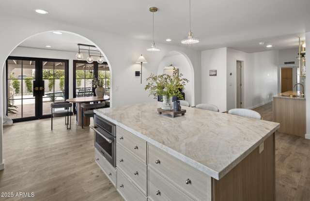 7001 E Thunderbird Road