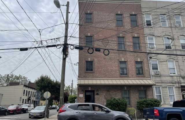 21 ST PAULS AVE