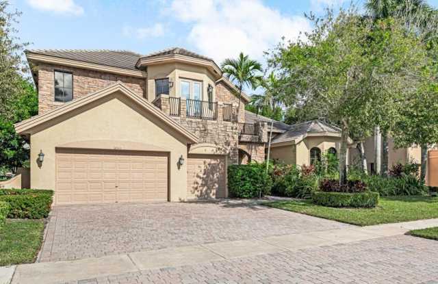 10513 Versailles Boulevard