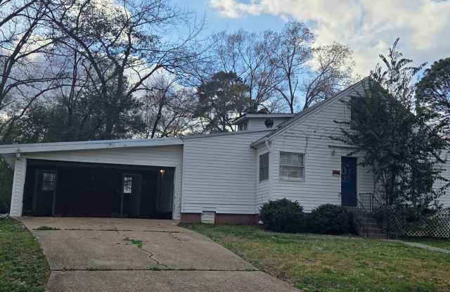 Spacious 4 Bed/ 2 Bath in North Jackson!