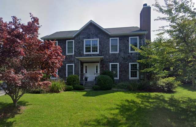 44 FAIRLAWN DR