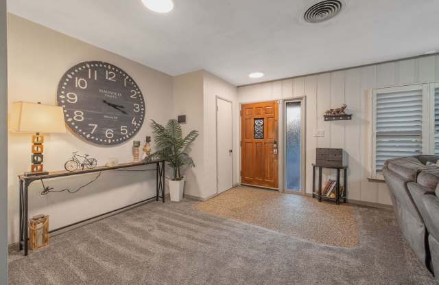 3 bedroom 2 bath with Pool and Solar