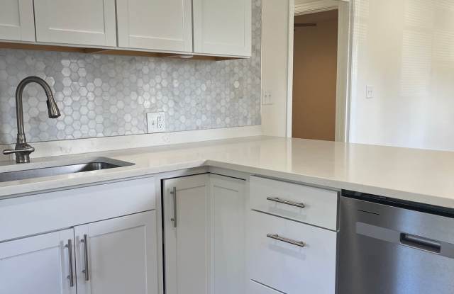 921 Southwest 6th Avenue - B