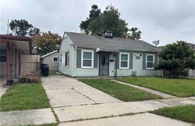 2045 MANDOLIN Street