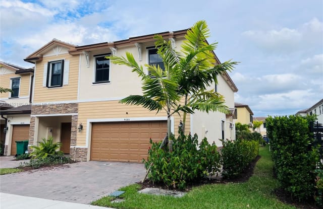 4680 Banker Ter - 4680 Banker Ter, Davie, FL 33314