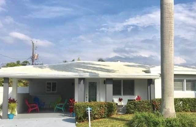 Photo of 4580 NE 3rd Ave