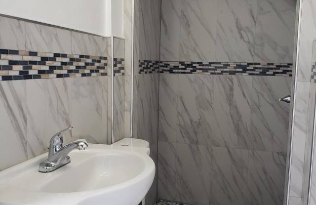 5329 WOODLAND Avenue unit: Flr #1/Rear/Back