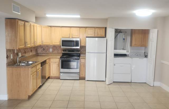 ANNUAL RENTAL - 2 BED / 2 BATH CONDO AT MYSTIC GARDENS