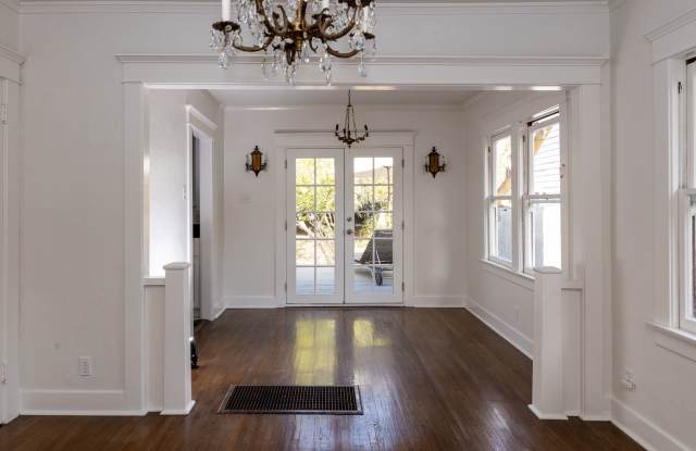 Silver Lake Duplex with huge yard