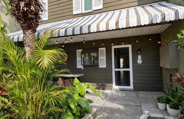 727 North Himes Avenue