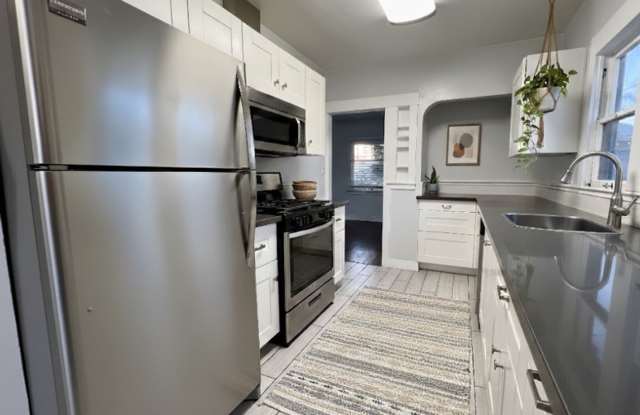 North Park Cottage! LARGE ENCLOSED PRIVATE BACKYARD! Washer  Dryer! Assigned Parking!