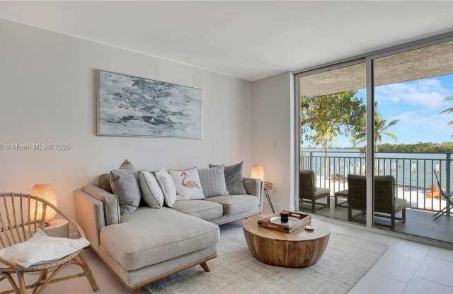 Photo of 750 NE 64th St