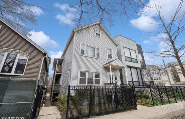 2531 W Lyndale Street unit: 2R