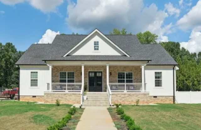 Photo of Very Spacious, Almost New 3/2.5 Available Now