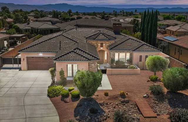 Luxury Home at Stonebrook Estates-Gated Community- 4 Bedrooms, 5 Bathrooms