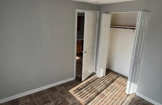 7151 170th Street unit: 1E