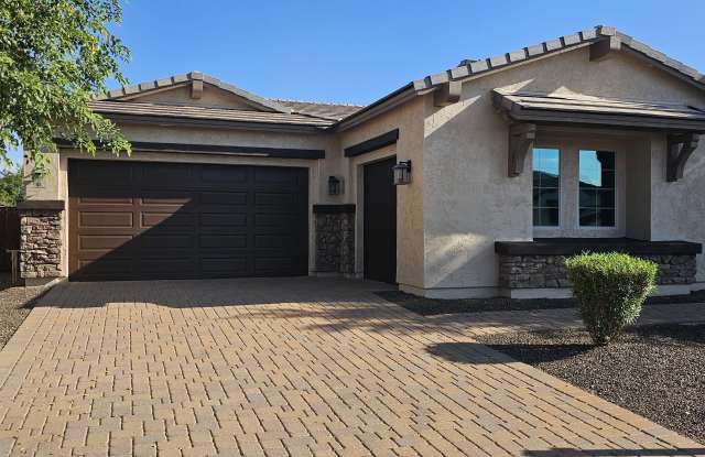3104 E Wildhorse Ct