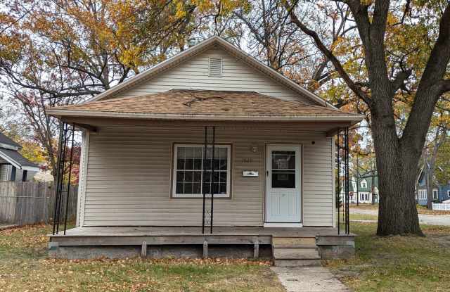 Photo of 1920 5th, updated 2 bedroom house