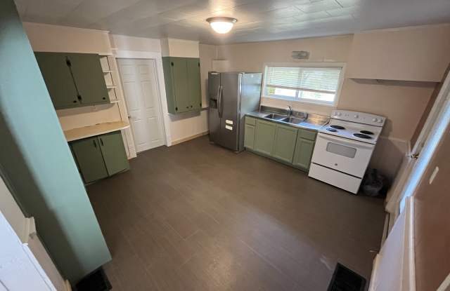 Photo of 425 Bryant Ave