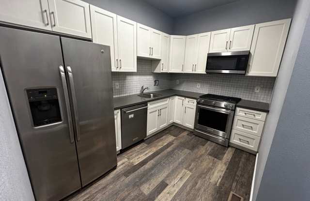 Renovated 2BR Home with Parking  Outdoor Space – Near Lake Merritt