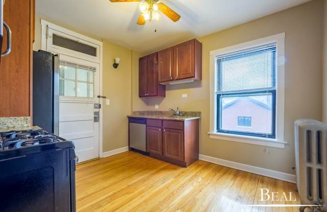 Photo of 2112 W Ainslie St