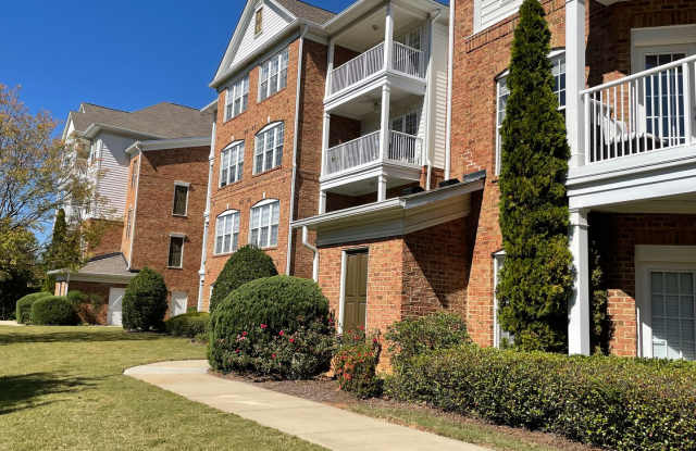Beautiful 3BR 2BA Condo • Granite Kitchen • Balcony & Pool • Furnished 4th-Floor End Unit Condo in Ballantyne