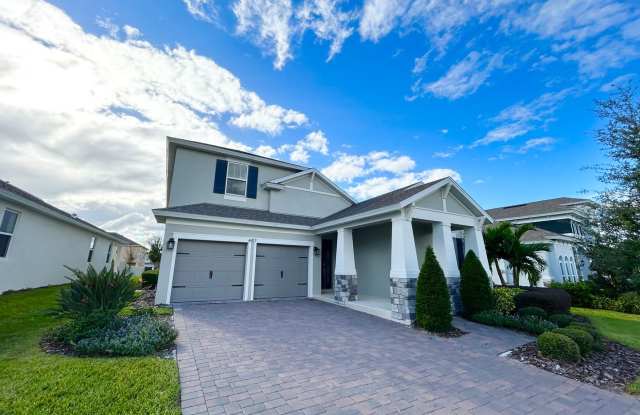 Luxurious 5/3.5 Stunning Home with a Generous Loft and a 2 Car Garage in the Highly Desired Hartwood Landing - Clermont!