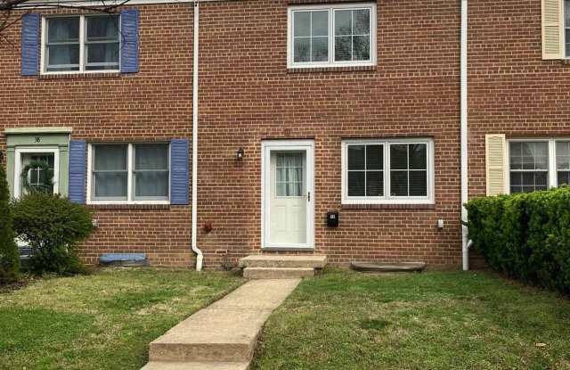 40 E ROSEMONT AVENUE - 40 East Rosemont Avenue, Alexandria, VA 22301