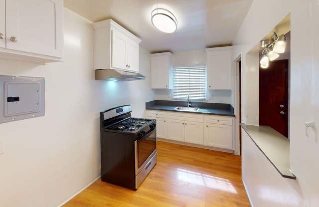 Longwood Apartments...Beautiful 1 bedroom Apartment in Mid City...MOVE IN SPECIAL!