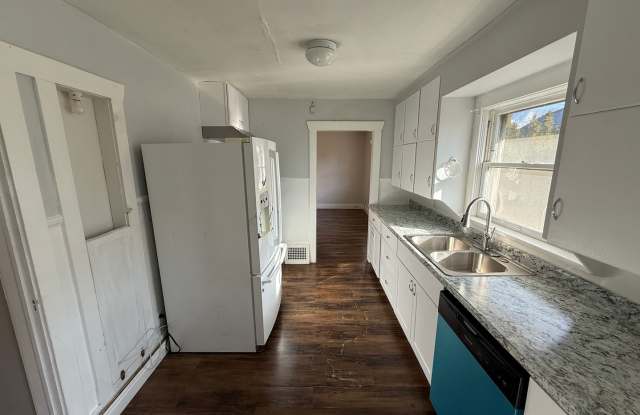 Photo of Beautiful 4 Bed, 3 Bath House; W/D Included; Fenced Yard; Wood Floors; and a Charming Style