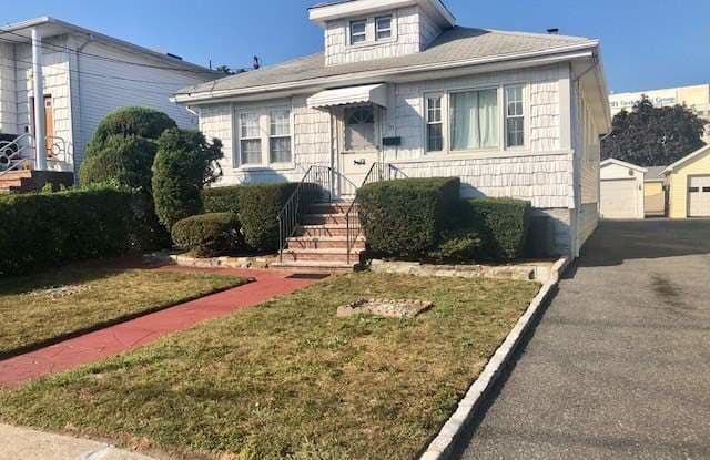 121 Lyon Pl - 121 Lyon Place, Lynbrook, NY 11563