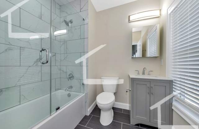 HIge 5 bed steps from Tufts